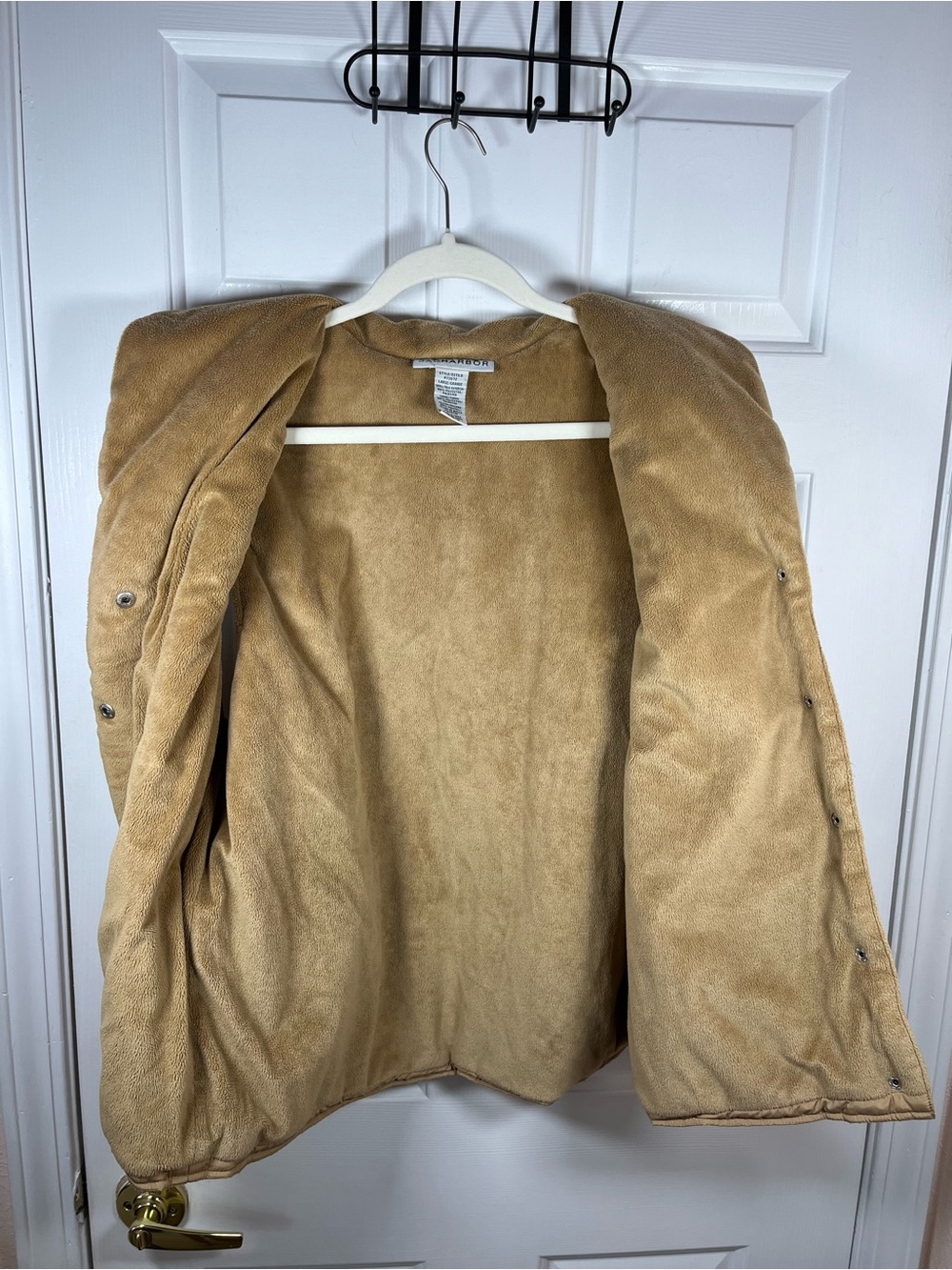 Sag Harbor Tan Quilted Vest with Plush Fur Collar (L) - Picture 10 of 13